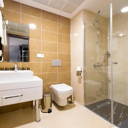 Qayser Deluxe Hotell