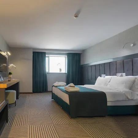 Qayser Deluxe Hotell