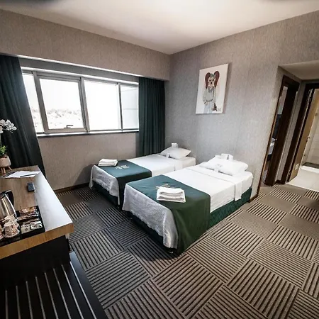 Qayser Deluxe Hotell