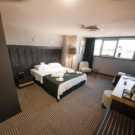 Hotell Qayser Deluxe 4*