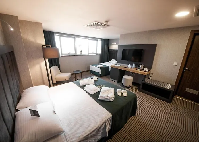 Qayser Deluxe Hotel 4*